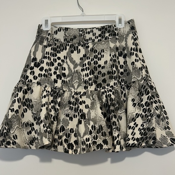 Express Black And White Animal Print Mini Skort, Size 2 - Picture 8 of 10
